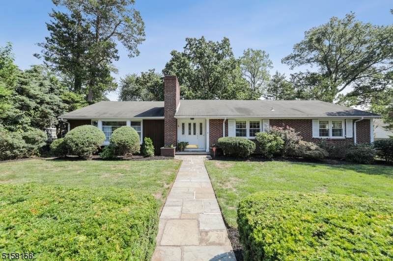4 Koewing Pl - Photo 1
