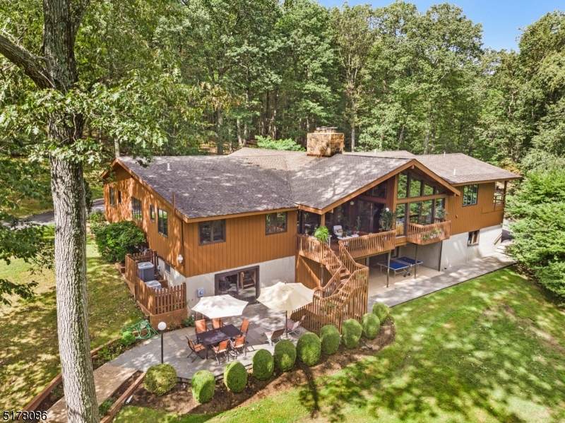 18 Carriage Hill Dr - Photo 1