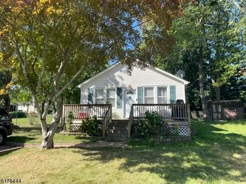 48 Outlook Ave - Photo 1