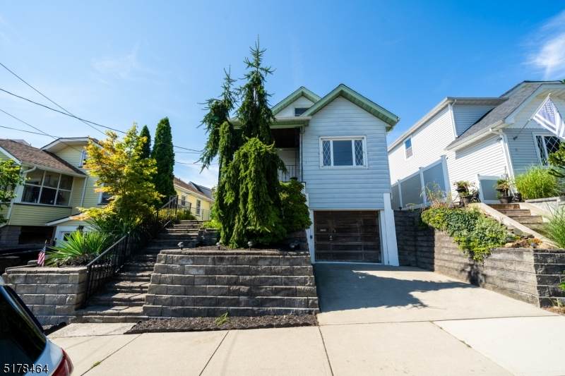 23 Hudson Ave - Photo 1