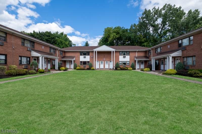 21 Colonial Dr - Photo 1