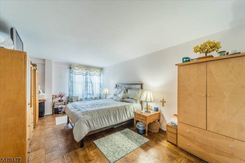 926 Bloomfield - Photo 1