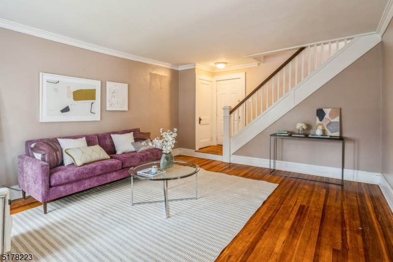 22 Van Ness Ter - Photo 1
