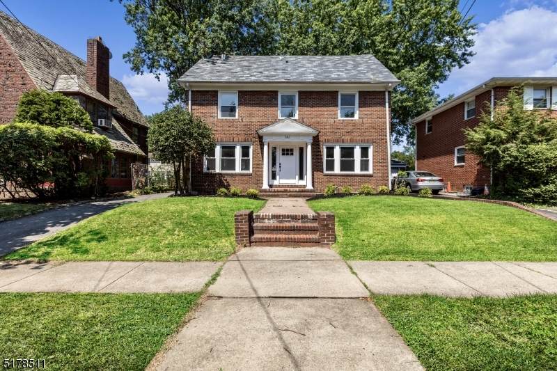 592 Parker St - Photo 1