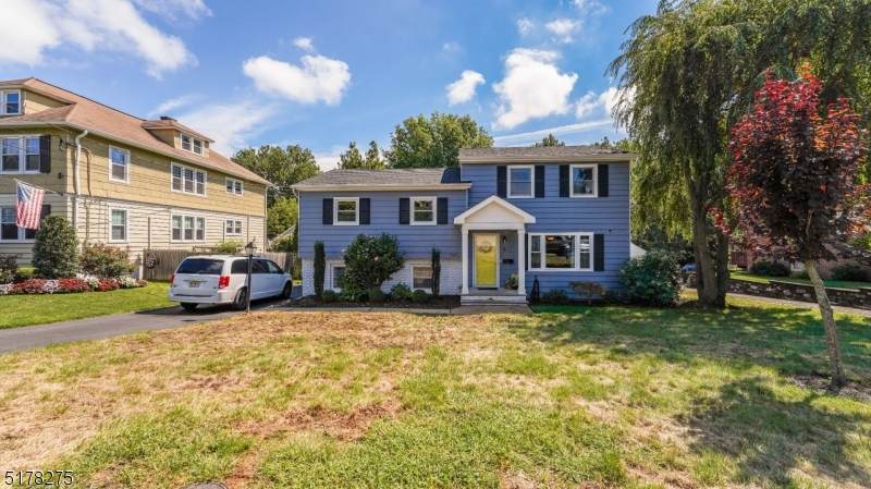 8 Harvard St - Photo 1
