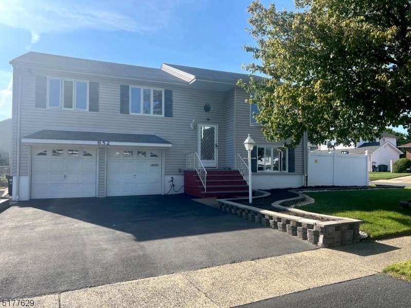 852 Inwood Rd - Photo 1