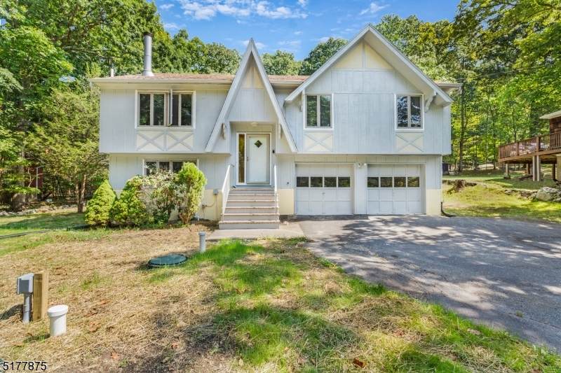 85 Leo Ave - Photo 1