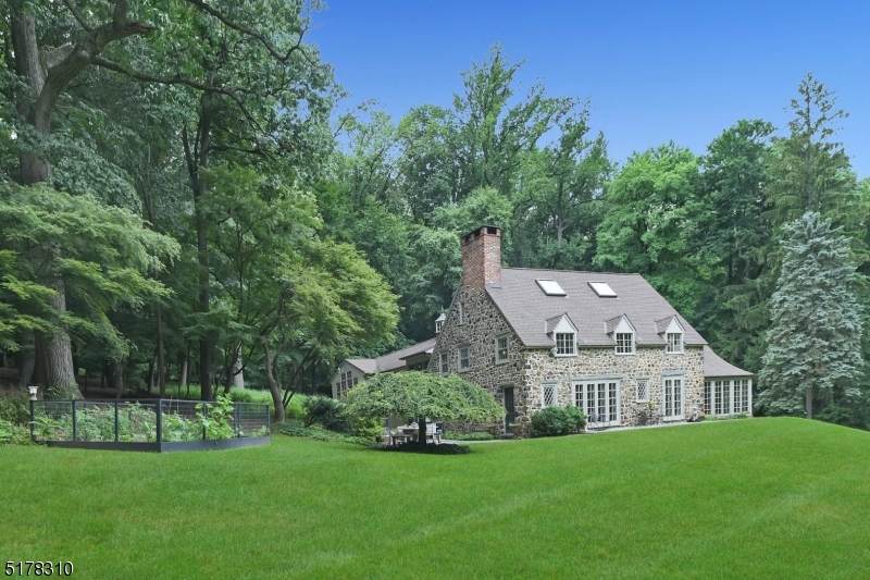 10 Rocky Way - Photo 1
