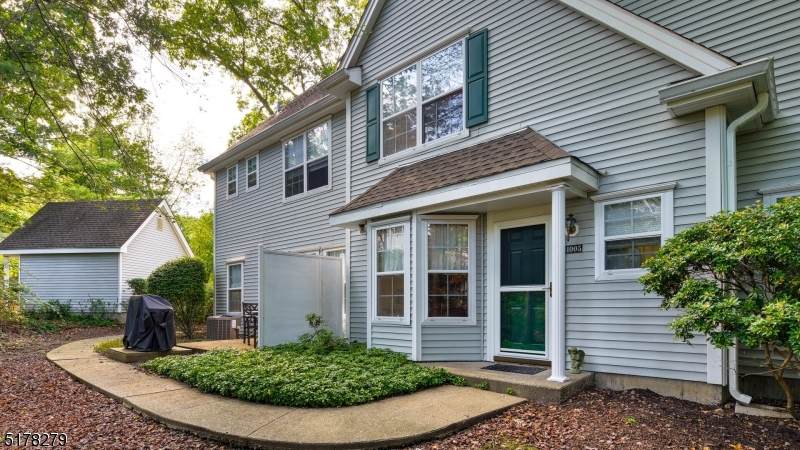 1005 Chatfield Dr - Photo 1
