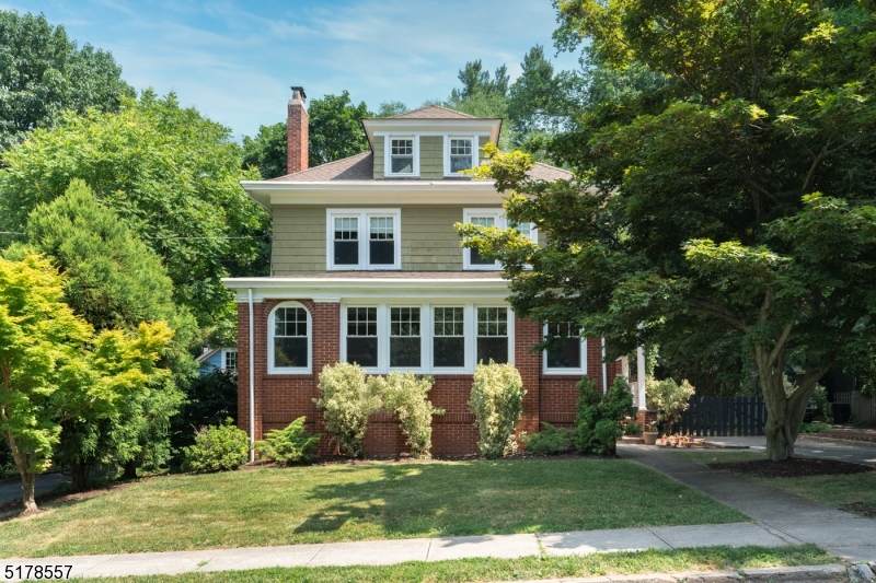 7 Madison Ave - Photo 1