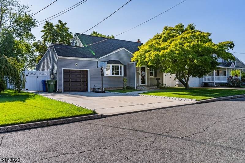 521 Fairway Rd - Photo 1