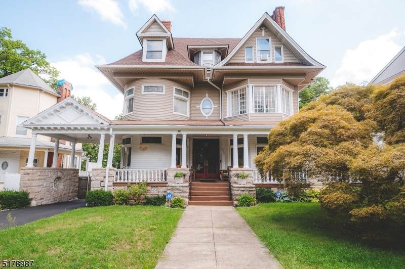 228 N Arlington Ave - Photo 1