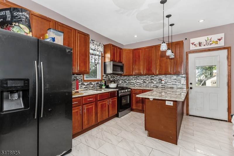 74 Kearny St - Photo 1