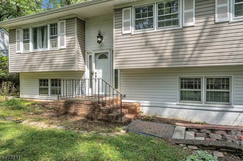 104 Lakeview Ave - Photo 1