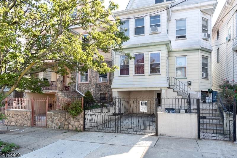 219 N 9Th St - Photo 1