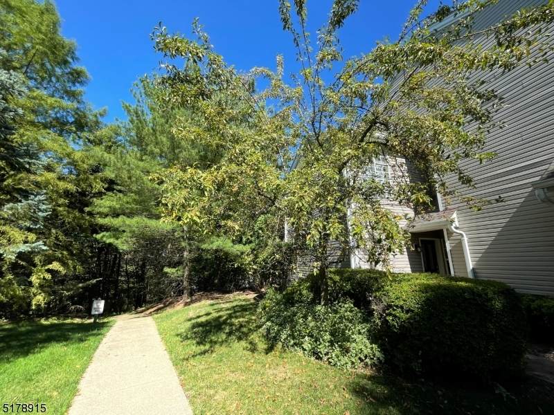 19 Oak Knoll Ln - Photo 1