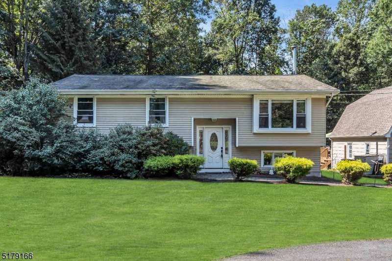 28 Hillcrest Dr - Photo 1