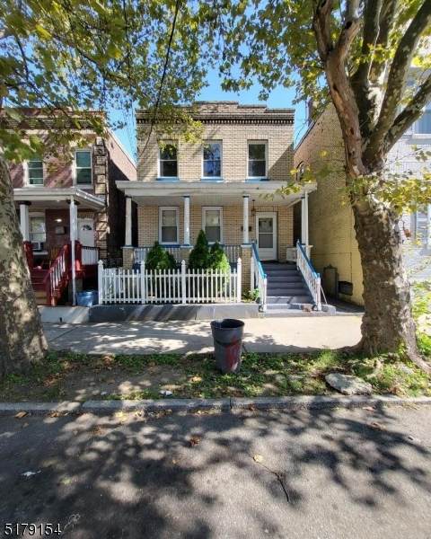 748 Cortlandt St - Photo 1