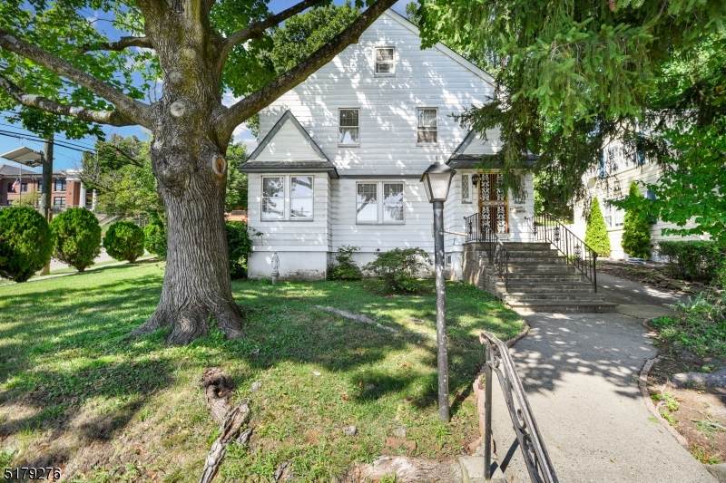 77 Rollinson St - Photo 1