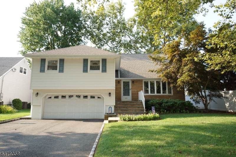 620 Harris Dr - Photo 1