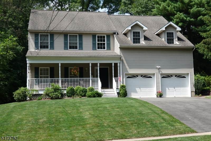 142 Rosedale Ave - Photo 1