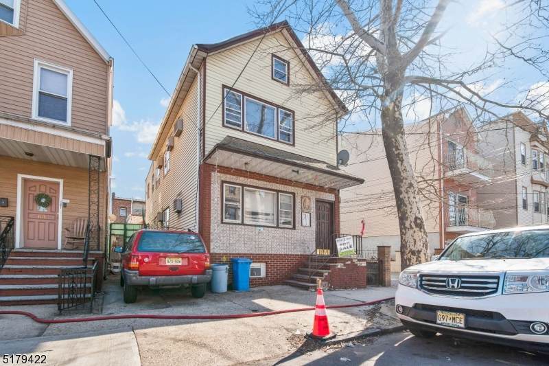 99 Ann St - Photo 1