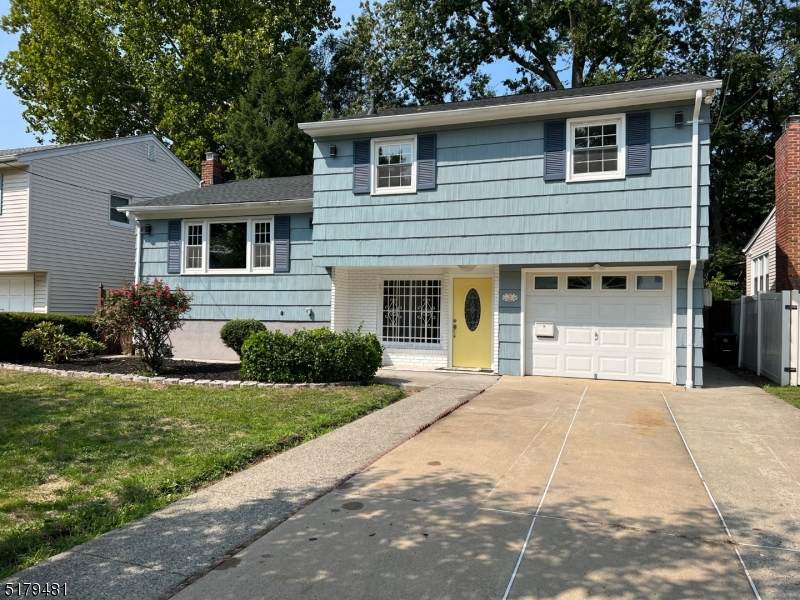 28 Country Club Ln - Photo 1