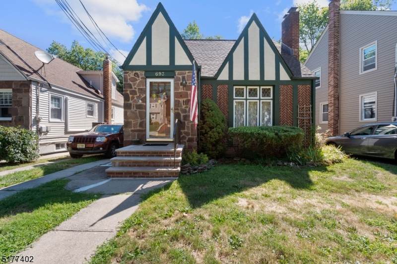 693 Broad St - Photo 1