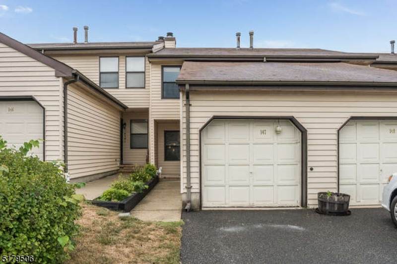 147 Locust Ct - Photo 1