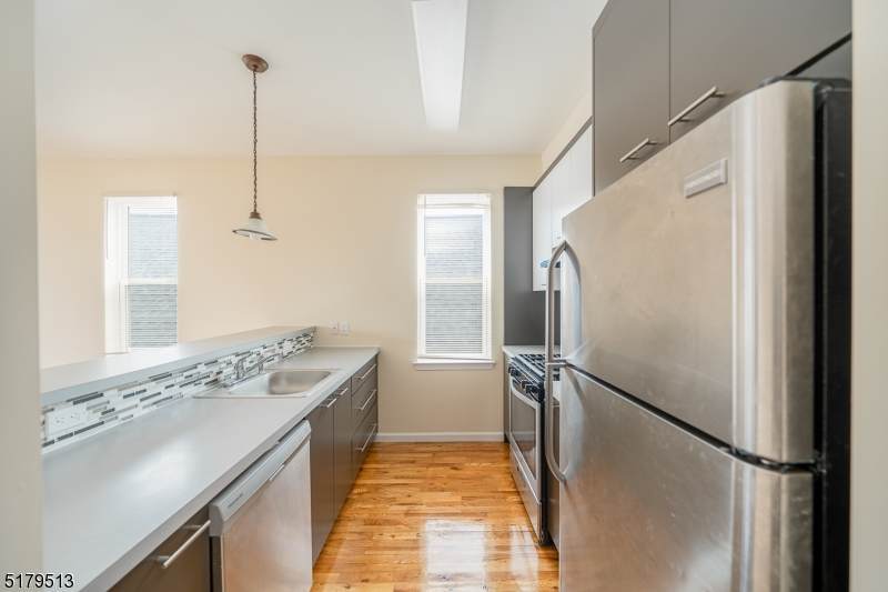 164 Parrow St - Photo 1
