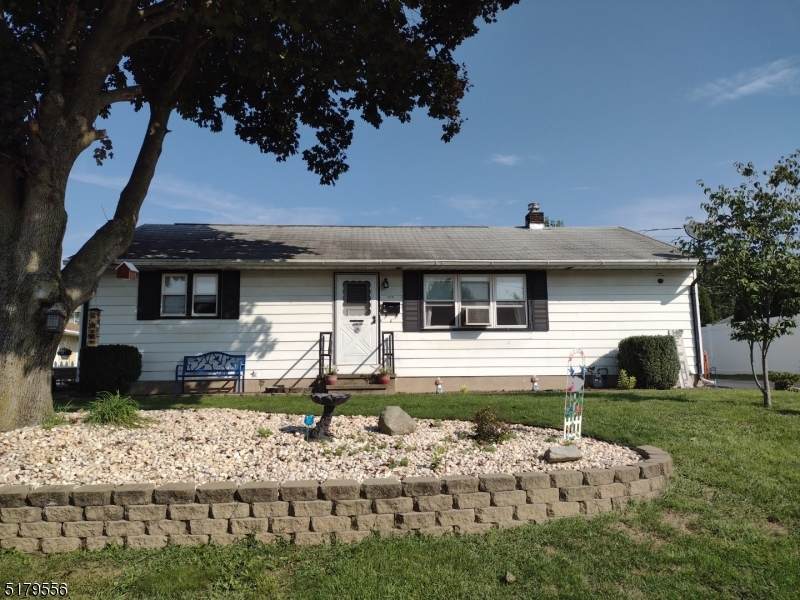 915 North Blvd - Photo 1