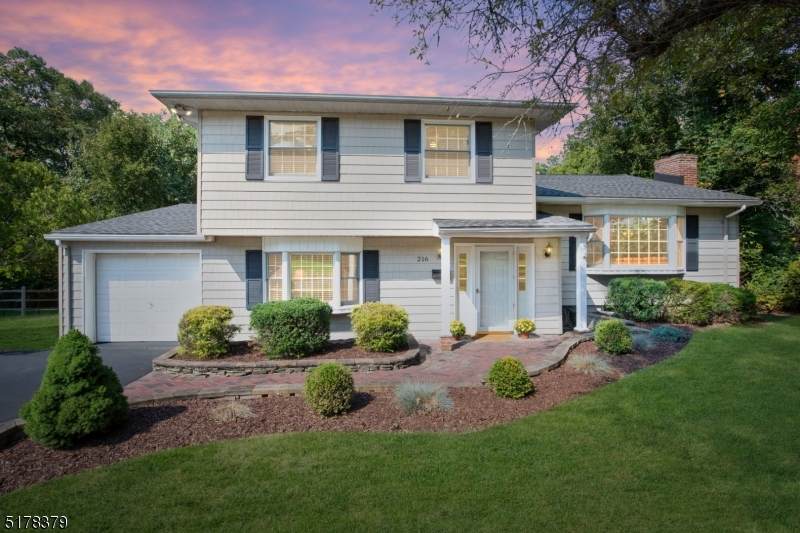 216 Woodbine Cir - Photo 1