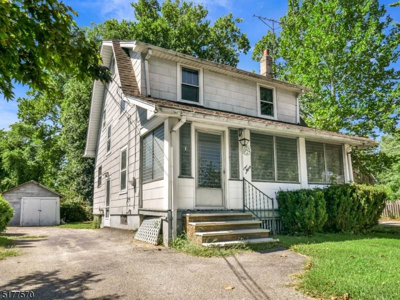 2 Ryerson Ave - Photo 1