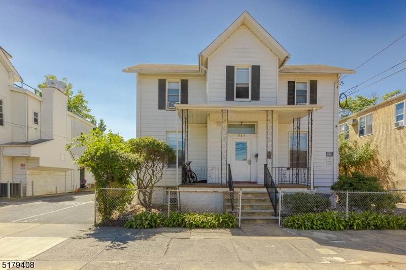 156 Easton Ave - Photo 1