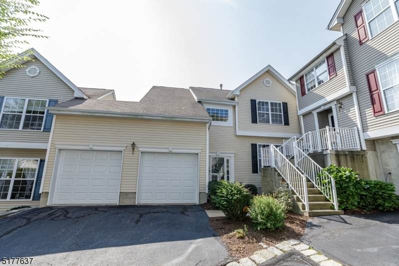 17 Brock Ln - Photo 1