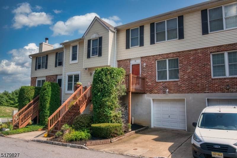 16 Cambridge East - Photo 1