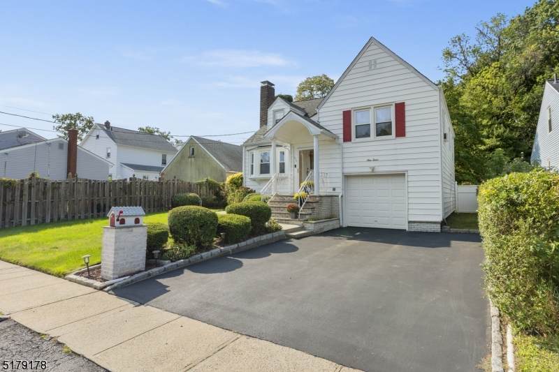912 Lakeside Pl - Photo 1