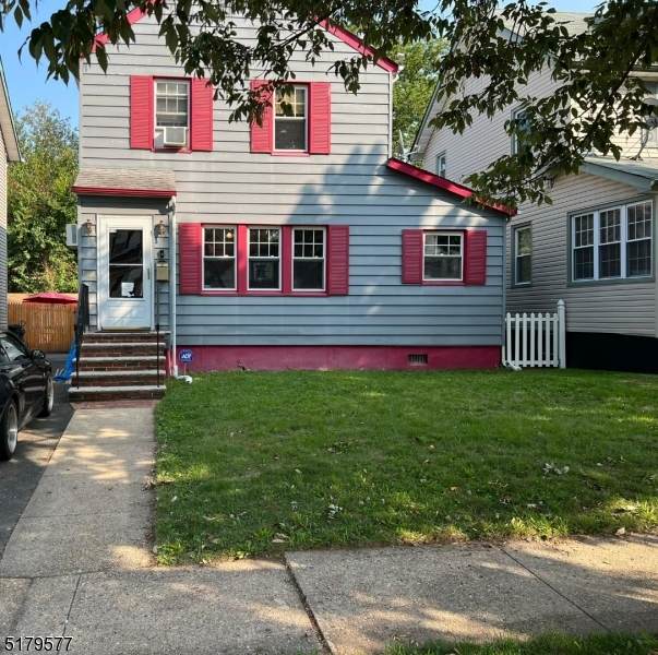 142 Leslie St - Photo 1