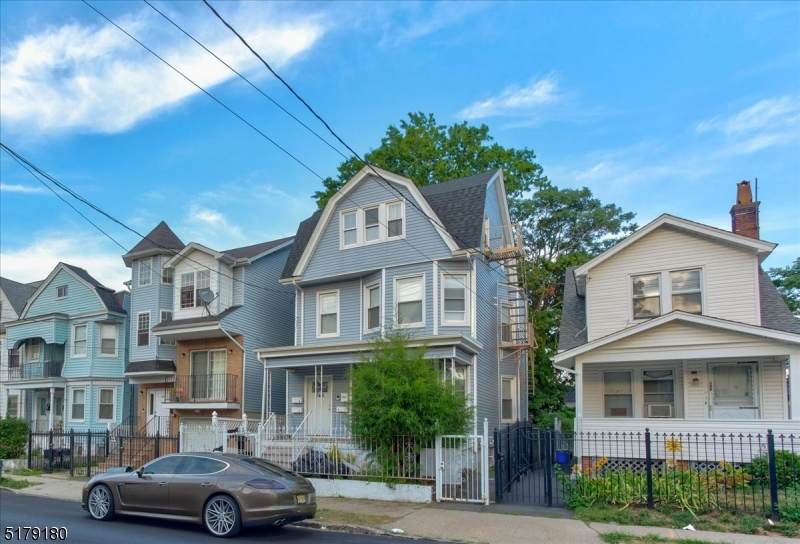 346 Sandford Ave - Photo 1