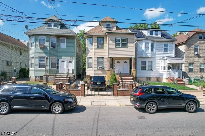 742 Jackson Ave - Photo 1