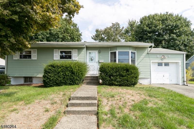 4 Lawrence Dr - Photo 1