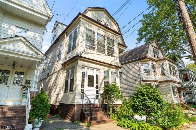16 Llewellyn Ave - Photo 1