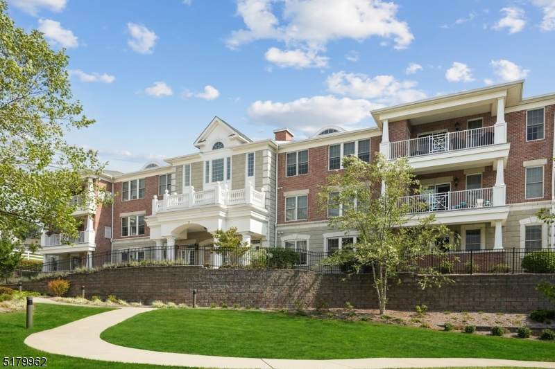 21 Four Seasons Dr - Photo 1
