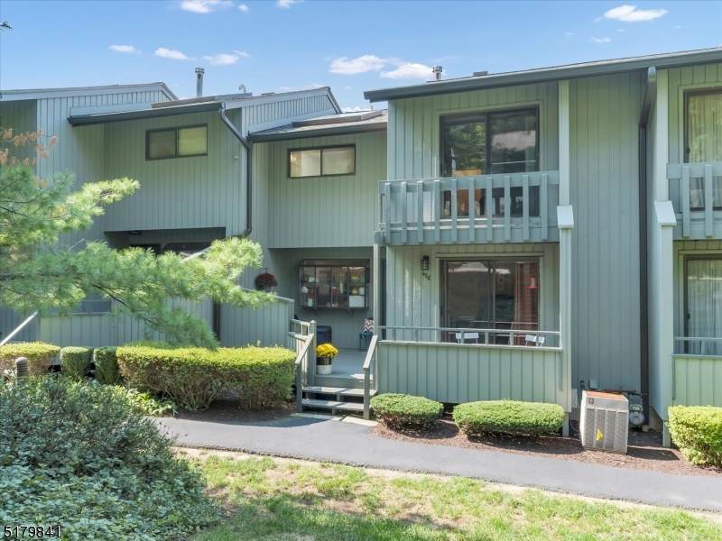 456 Hill St - Photo 1