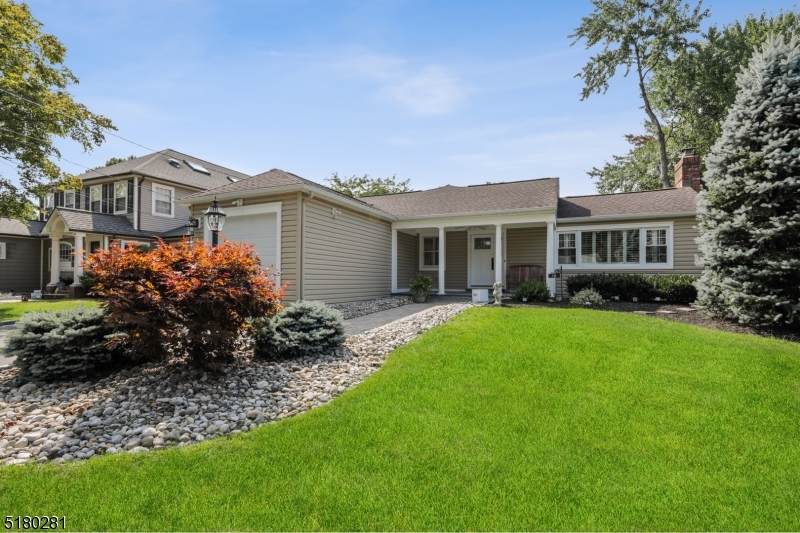 10 Warwick Cir - Photo 1