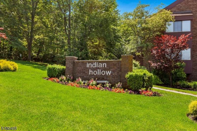 162 Indian Hollow Ct - Photo 1