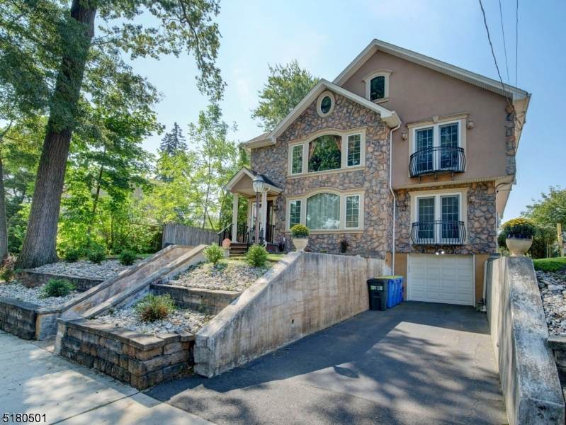 181 Sandford Ave - Photo 1