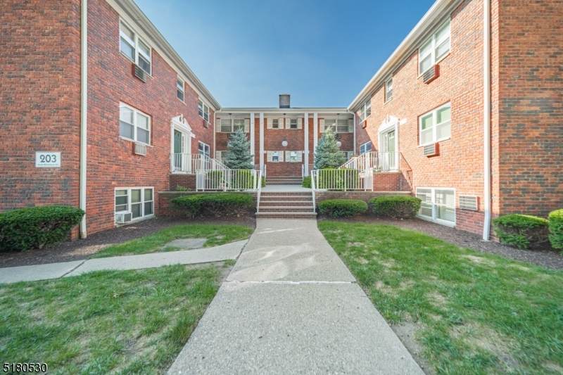 203 N Beverwyck Rd - Photo 1