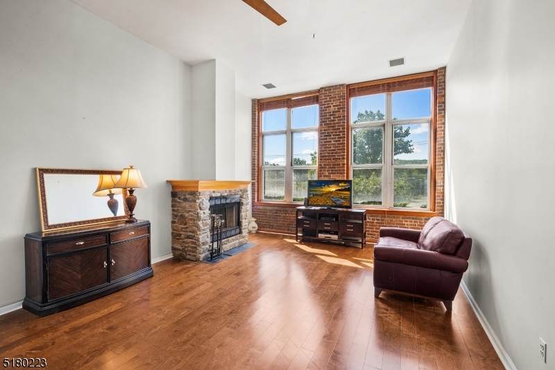 260 Main St - Photo 1