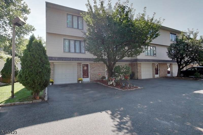 416 Joralemon St - Photo 1